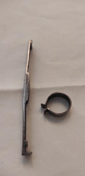 Se vende conjunto uña extractora y anillo para carabina DESTROYER. En buen estado. 
Un saludo a todos. 01