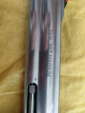 Vendo revólver S&W, modelo 686, Calibre 357 (Inox).
Muy pocos disparos, prácticamente a estrenar.
El 01