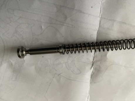 Se vende el amortiguador y tres muelles 
Recuperadores 
Precio 45 € mas portes  
Mejora el retroceso en 00