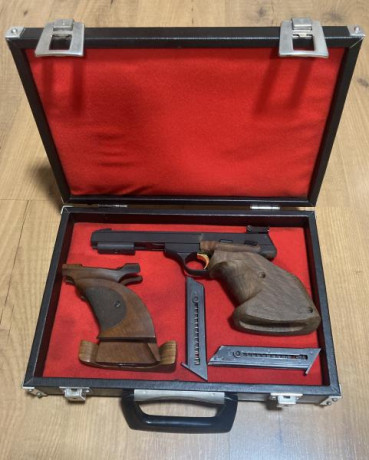 Pistola 22lr en perfecto estado con dos cachas.
Anatomica talla M y Original L. Idonea para subir a segunda 01