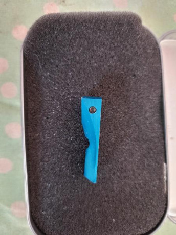 Se vende gatillo lothes azul para tiradores zurdos con rebaje en la parte izquierda para pistolas Steyr 01