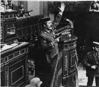Bien, creo que la muerte de éste hombre, bien merece un hilo.

 http://www.cadenaser.com/espana/articulo/fallece-aramburu-topete-director-general-guardia-civil-durante 70