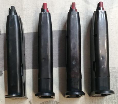 seguimos vaciando los cajones de cosas que no utilizo, esta vez van 4 cargadores de cz kadet, para la 10