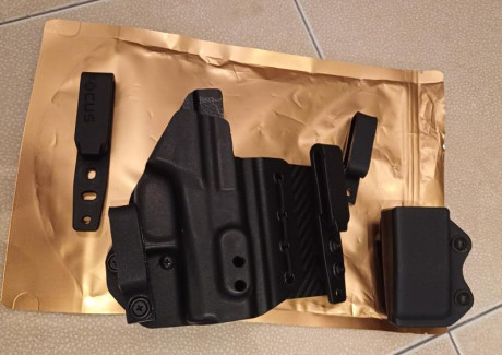 Buenas amigos.

Vendo funda IWB de Glock 43x y portacargador.

Funda para llevar entre a la posición  01