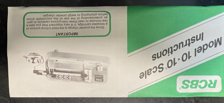 VENDO BASCULA, GRANEADOR Y EMBUDO 
Precio 100 Euros. más gastos de envío si los hubiera. Se venden en 00