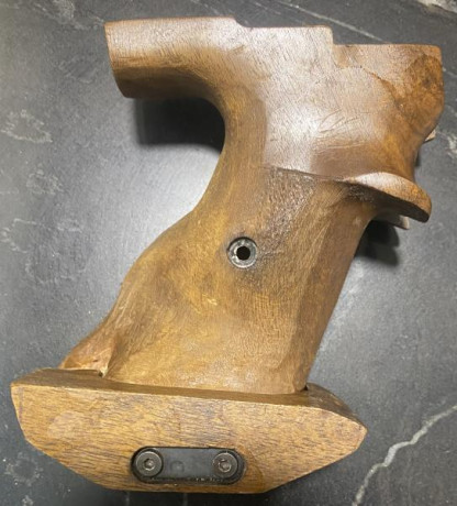 VENDO CACHA DE FEINWERKBAU AW93.
La cacha es de diestro y esta retocada y si te bien estupendo y si no, 01