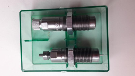 Buenos días.

Vendo los siguientes dies;

1.- LYMAN 38 SP - 357 MAG de acero (NO TUNGSTENO) con shell 10