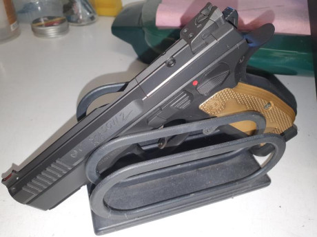 Comprada para mi mujer, Shadow2 OR (Optics Ready) praticamente nueva. Con su estuche original, sus tres 00