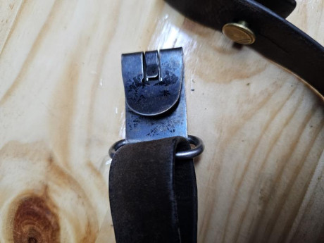 Buenos días

Por falta de uso, pongo en venta correa original para Carl Gustav M96.

Tienes sus años ya, 00