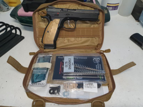 Comprada para mi mujer, Shadow2 OR (Optics Ready) praticamente nueva. Con su estuche original, sus tres 31