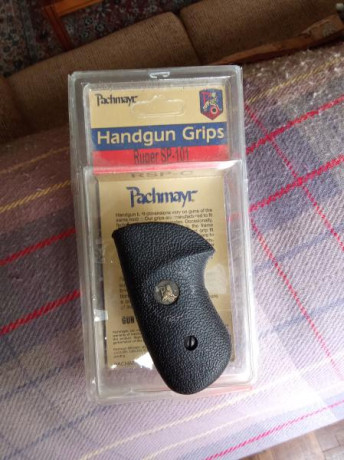 saludos: pongo a la venta unas cachas para revolver Ruger SP 101 nuevas por 20 euros, tambien puedo cambiar 00