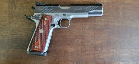 Pongo la siguiente arma en venta:
Marca: Smith & Wesson
Modelo: SW1911 “Doug Koenig”
Calibre: 45 ACP
El 01