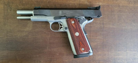 Pongo la siguiente arma en venta:
Marca: Smith & Wesson
Modelo: SW1911 “Doug Koenig”
Calibre: 45 ACP
El 11