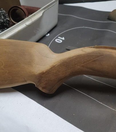 Hola a todos! Abro este post, para mostrar el resultado de una restauración de una culata de madera. El 11
