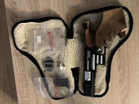Se vende pardini del 22lr,con cacha nill tamaño L sin retocar,dos cargadores(uno sin usar),pieza de ayuda 01
