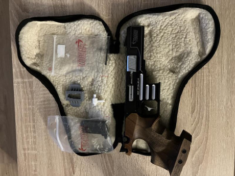 Se vende pardini del 22lr,con cacha nill tamaño L sin retocar,dos cargadores(uno sin usar),pieza de ayuda 00