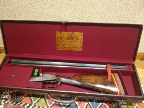 No es un maletín cualquiera. "Oak and Leather shotgun motor case”
• Completo bastidor en madera de 12