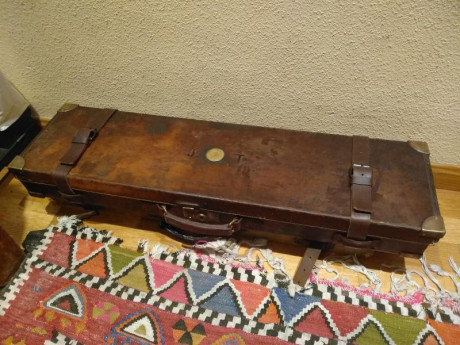 No es un maletín cualquiera. "Oak and Leather shotgun motor case”
• Completo bastidor en madera de 20