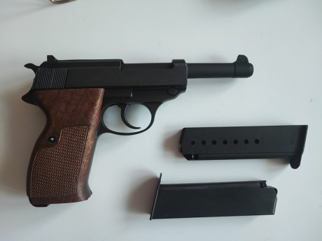 Vendo Walther P38 con el armazón de acero (P38 pone en la corredera), 
Modelo de postguerra, con sus marcajes 01