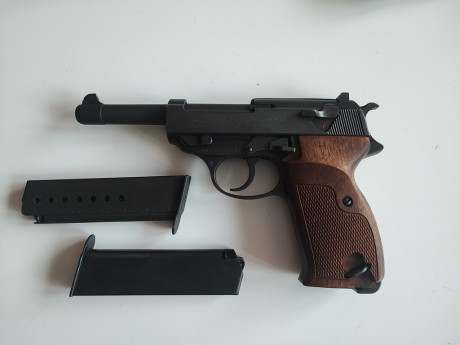 Vendo Walther P38 con el armazón de acero (P38 pone en la corredera), 
Modelo de postguerra, con sus marcajes 00