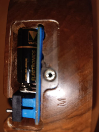 Vendo empuñadura para mano izquierda de pistola Morini 162 con "módulo electrónico antiguo", 02