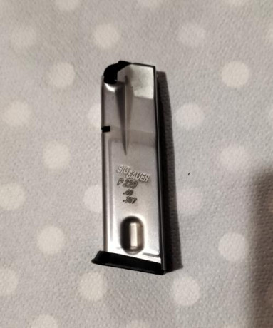 Vendo dos cargadores para Sig Sauer 229, calibre 40. 
56 euros cada uno + portes 02