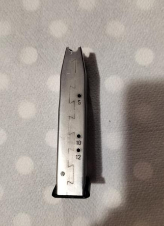 Vendo dos cargadores para Sig Sauer 229, calibre 40. 
56 euros cada uno + portes 01