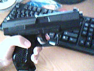 buenas, no me soleis ver por este foro porque no poseo armas de fogueo ni practico el airsoft, lo que 01