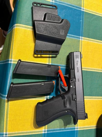 Reservada. 

Vendo Glock 17 gen4.
 De serie excepto por el punto de mira de tritio más luminiscente amarillo 01