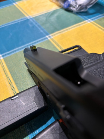 Reservada. 

Vendo Glock 17 gen4.
 De serie excepto por el punto de mira de tritio más luminiscente amarillo 11
