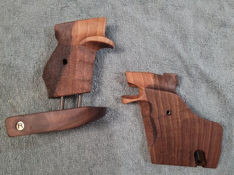 Pues compre la pistola con estas cachas y no se me adactan a mi gran mano así que cambiaría por las cachas 00