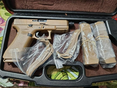  RESERVADA. 

Un amigo pone en venta una  Glock 19 Arena , con cañón de 5 pulgadas, que le ha correspondido 00