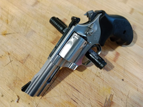 Vendo magnifico revólver S&W modelo 60 3” de cañón 
38 Special  guiado en F armazón pequeño gatillo 10
