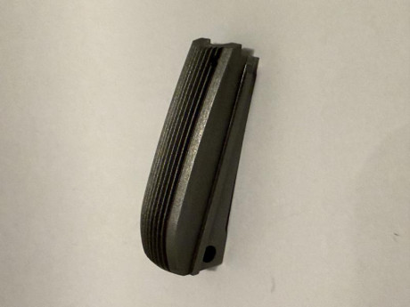 Lomo empuñadura curvo estriado , para 1911 , completo con su muelle real . En acero inoxidable . 
45 euros 00