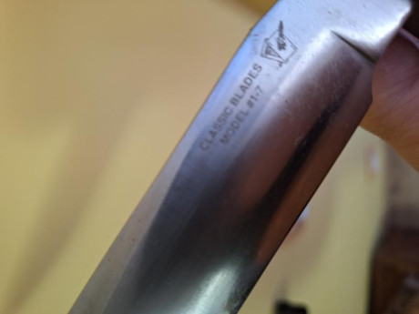 Buenas a todos,
Pongo a la venta este cuchillo marca BLACKJACK original, made in USA, de los años 90. 20
