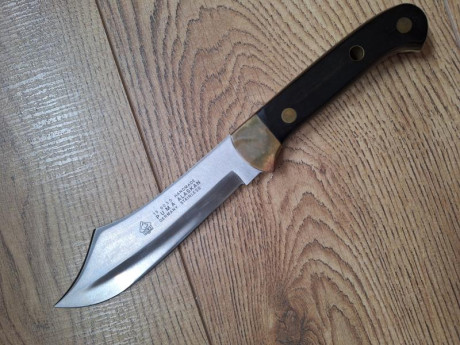 Buenas a todos,

Pongo a la venta este cuchillo marca PUMA modelo ALASKAN, nuevo sin ningún uso, siempre 01