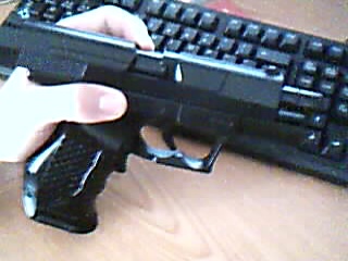 buenas, no me soleis ver por este foro porque no poseo armas de fogueo ni practico el airsoft, lo que 00