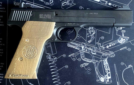 Hola tiradores, pues como no he encontrado ninguna cacha para mi pistola y las que me han propuesto me 02