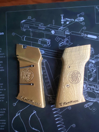 Hola tiradores, pues como no he encontrado ninguna cacha para mi pistola y las que me han propuesto me 00