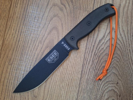 SE VENDE:

Cuchillo tactico/supervivencia ESEE-6.
Totalmente nuevo, nunca usado.

Precio: 160€ + 8€ envío 00