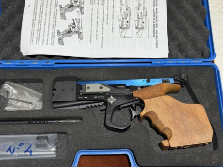 VENDIDA pistola Match Guns cal .32 completa en su estuche . Se encuentra depositada en la intervención 01
