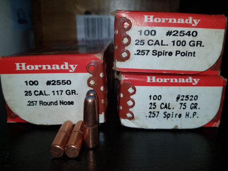 Vendo las siguientes puntas de rifle y arma corta

Lote 1:
.452 Freedom Arms. Son 200 puntas en 4 cajas, 01