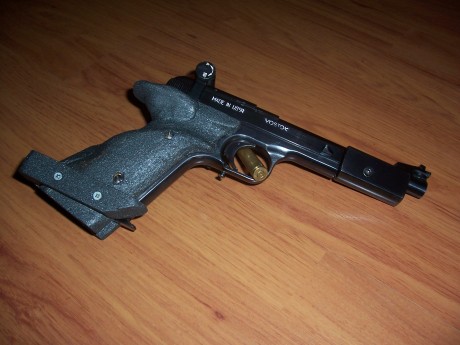 Saludos a todos. Alguien sabe si se sigue fabricando la pistola Vostok MCM, en 1985 la revista Armas publicó 11