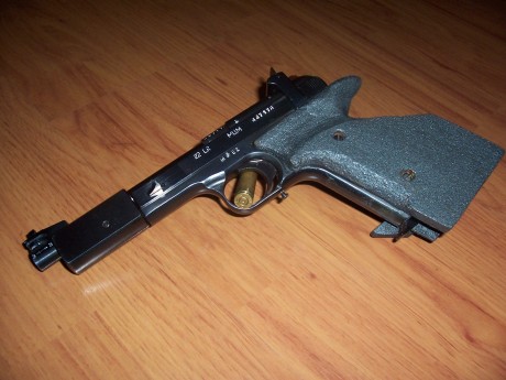 Saludos a todos. Alguien sabe si se sigue fabricando la pistola Vostok MCM, en 1985 la revista Armas publicó 10