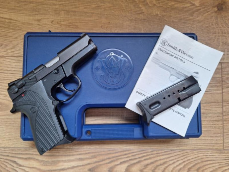 *SE VENDE:*  (((Rebajada)))

Pistola compacta SMITH & WESSON modelo 6904, calibre 9mm. Dos cargadores 02