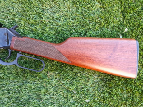 Buenos días

Pongo en venta un rifle Winchester modelo 94 AE (expulsión 
lateral)  en calibre 30-30.

Lleva 00