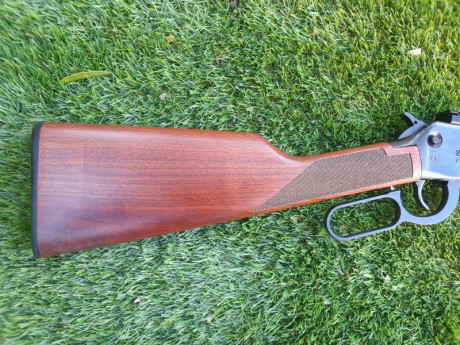 Buenos días

Pongo en venta un rifle Winchester modelo 94 AE (expulsión 
lateral)  en calibre 30-30.

Lleva 12