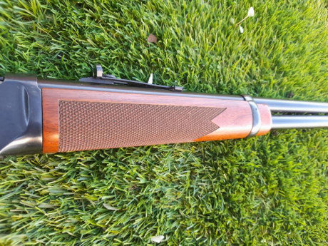 Buenos días

Pongo en venta un rifle Winchester modelo 94 AE (expulsión 
lateral)  en calibre 30-30.

Lleva 11