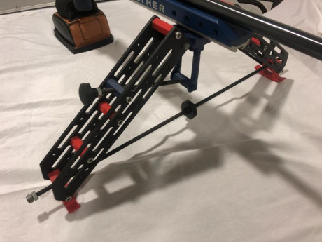 Se vende Bipode CNC
Súper estable,para alta competición 
225 euros 
Interesado por whasat 654 112360
Portes 20