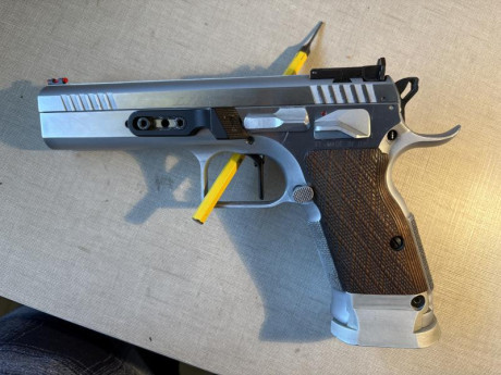 Pues eso, cambio a 2011 y hago caja para equipo nuevo. 
Tanfoglio Limited Custom 9mm
4 Cargadores con 52